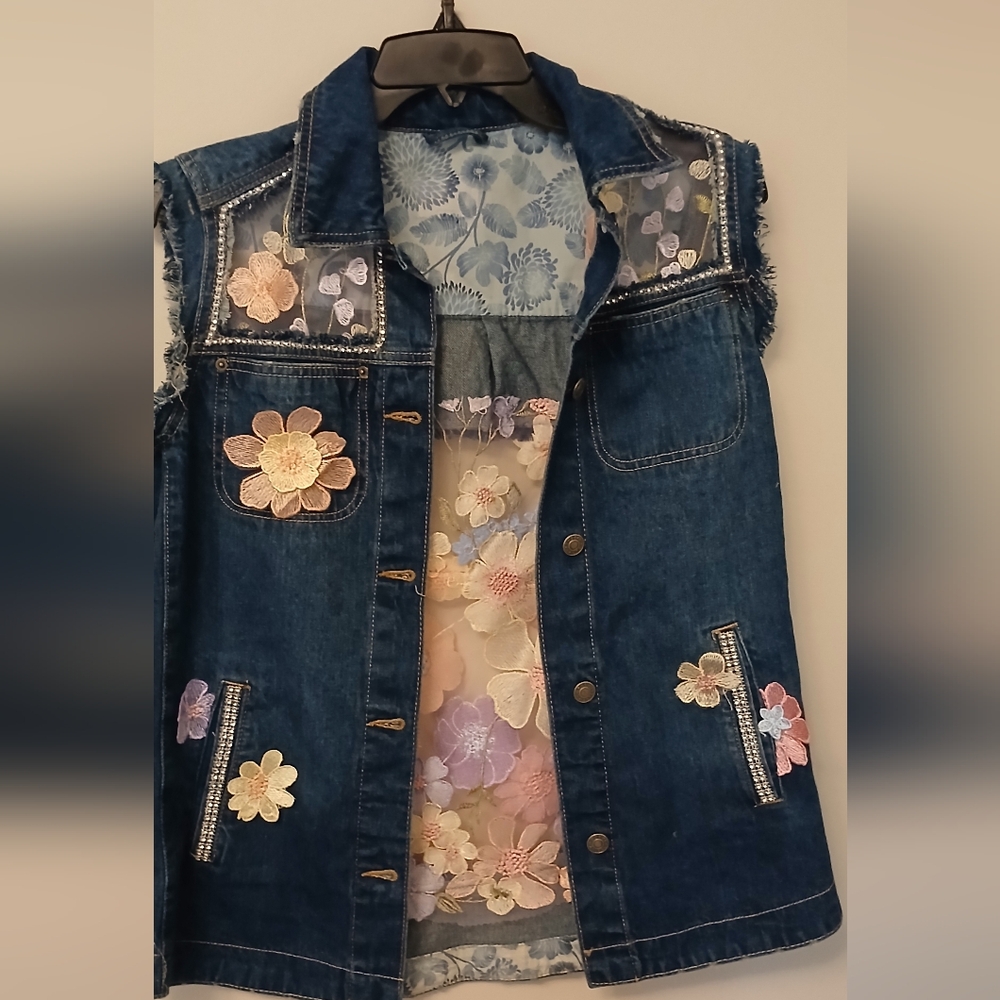 Denim sleeveless vest with embroidered floral mesh